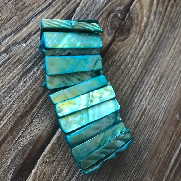 Shell Beaded Bracelet - Picture 2 of 3